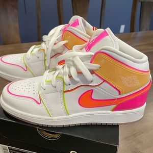 Air Jordan 1 Mid Edge Glow GS